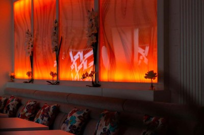 Miniature Location salle Uccle (Bruxelles-Capitale) - Kekko #19 Assortiment de plats variés sur une table, incluant légumes, tartines, salade et entrées colorées.