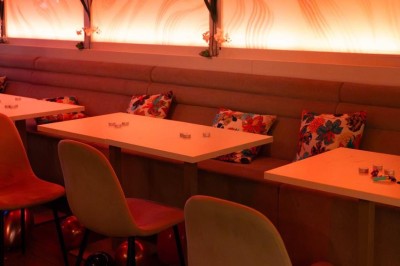 Miniature Location salle Uccle (Bruxelles-Capitale) - Kekko #3 Assortiment de plats variés sur une table, incluant légumes, tartines, salade et entrées colorées.