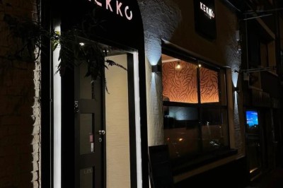 Miniature Location salle Uccle (Bruxelles-Capitale) - Kekko #26 Assortiment de plats variés sur une table, incluant légumes, tartines, salade et entrées colorées.