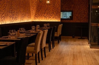 Miniature Location salle Uccle (Bruxelles-Capitale) - Kekko #11 Assortiment de plats variés sur une table, incluant légumes, tartines, salade et entrées colorées.