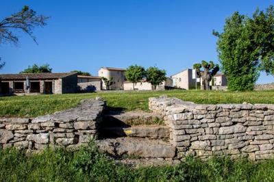 Le Mas de Baumes Le Mas de Baumes