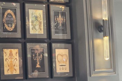 Miniature Location salle Cormeilles-en-Parisis (Val-d'Oise) - Restaurant les 3M #43 Salle de réception avec tables décorées de nappes en dentelle, fleurs blanches et vaisselle élégante.