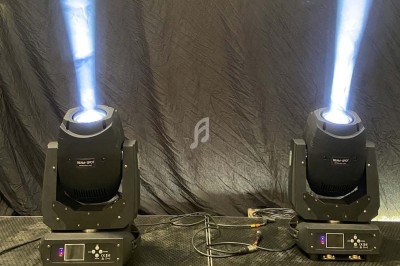 Miniature DJ Portet-sur-Garonne (Haute-Garonne) - Dj Mataba #21 Un DJ mixe en plein air devant une foule dansante sous des tentes éclairées au crépuscule.