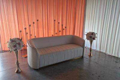 Miniature Location salle Seclin (Nord) - Luminaria #43 Salle moderne avec tables hautes blanches, éclairage coloré et murs vitrés, prête pour un événement.