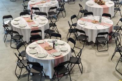 Miniature Location salle Seclin (Nord) - Luminaria #37 Salle moderne avec tables hautes blanches, éclairage coloré et murs vitrés, prête pour un événement.