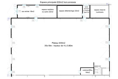 Miniature Location salle Seclin (Nord) - Luminaria #97 Salle moderne avec tables hautes blanches, éclairage coloré et murs vitrés, prête pour un événement.