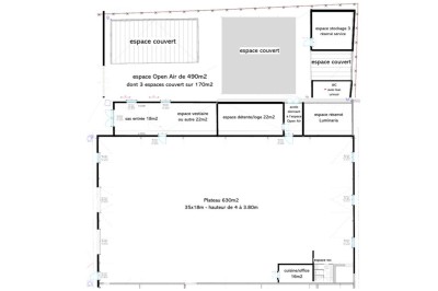 Miniature Location salle Seclin (Nord) - Luminaria #98 Salle moderne avec tables hautes blanches, éclairage coloré et murs vitrés, prête pour un événement.
