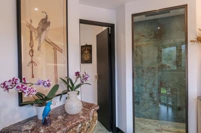 Miniature Location salle Gif-sur-Yvette (Essonne) - Villa Utopia #19 Maison contemporaine en cuivre avec grandes baies vitrées, terrasses et piscine, entourée de végétation.