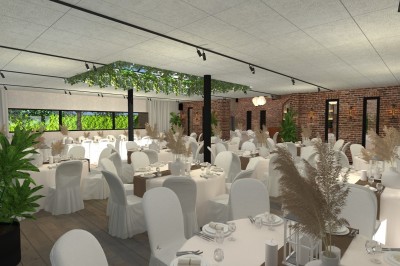 Salle de réception lumineuse avec tables rondes dressées, chaises en bois, plantes et murs en briques apparentes.