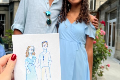 Illustration peinte à la main représentant un homme et deux enfants dans un style artistique, avec des noms et une date…