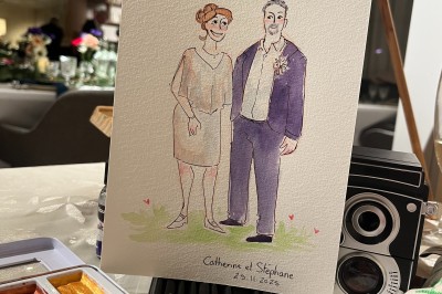 Illustration peinte à la main représentant un homme et deux enfants dans un style artistique, avec des noms et une date…