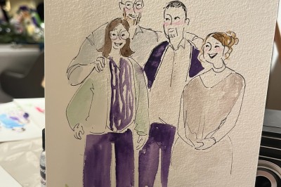 Deux illustrations colorées de femmes stylisées, l'une entourée de roses, l'autre de citrons, posées sur un tissu beige.