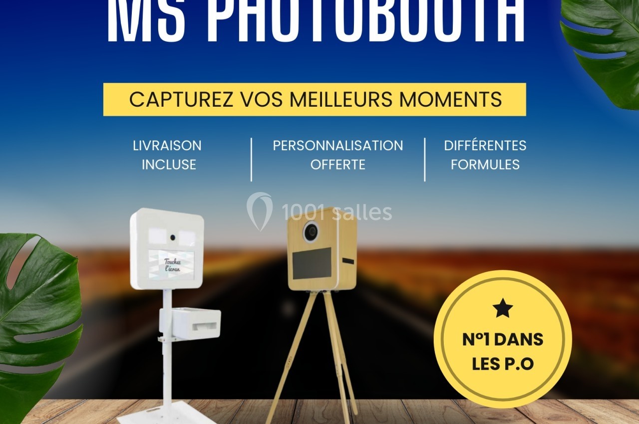 Deux bornes photo sur fond de route, avec mentions de livraison, personnalisation et différentes formules disponibles.