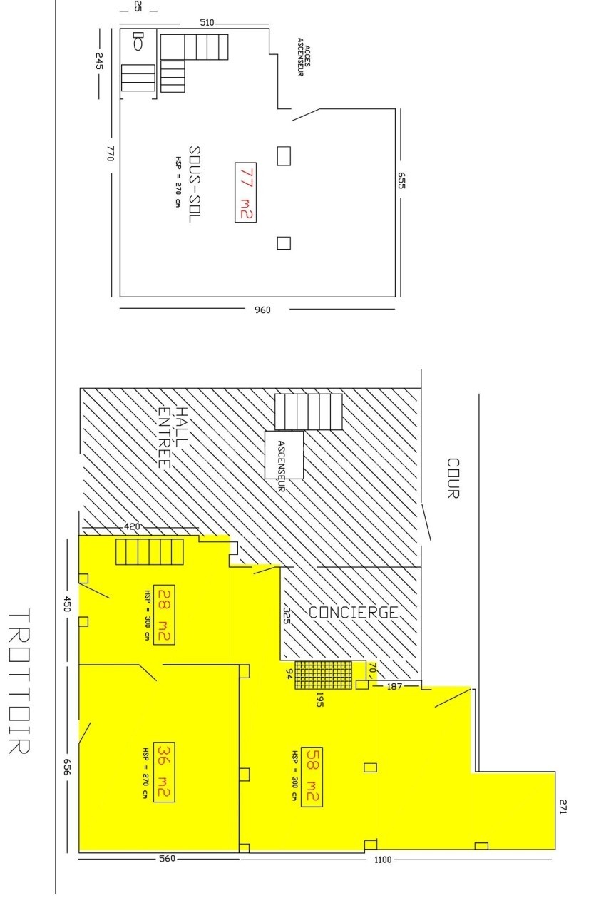 Plan architectural montrant la répartition des espaces d'un bâtiment, avec des zones en jaune et des dimensions indiquées.