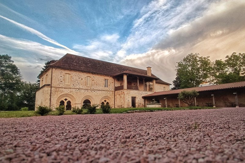 Abbaye de Saint Gilbert - photo 1