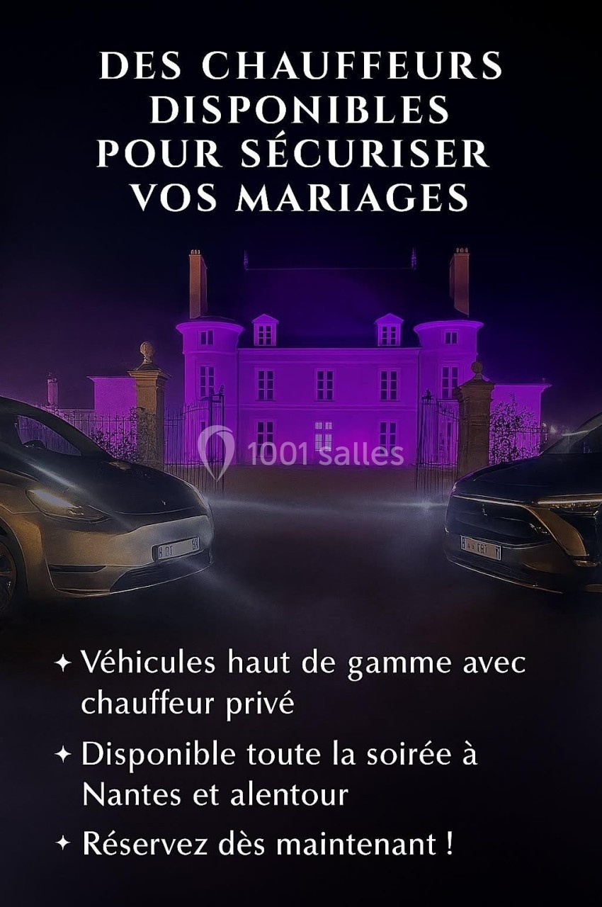 Deux voitures haut de gamme stationnées devant un bâtiment éclairé en violet, texte promotionnel sur les chauffeurs privés.