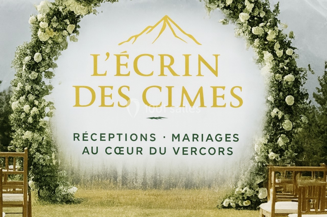 Arche fleurie devant un paysage de montagne, avec le texte ’L'Écrin des Cimes - Réceptions, Mariages au cœur du Vercors’.