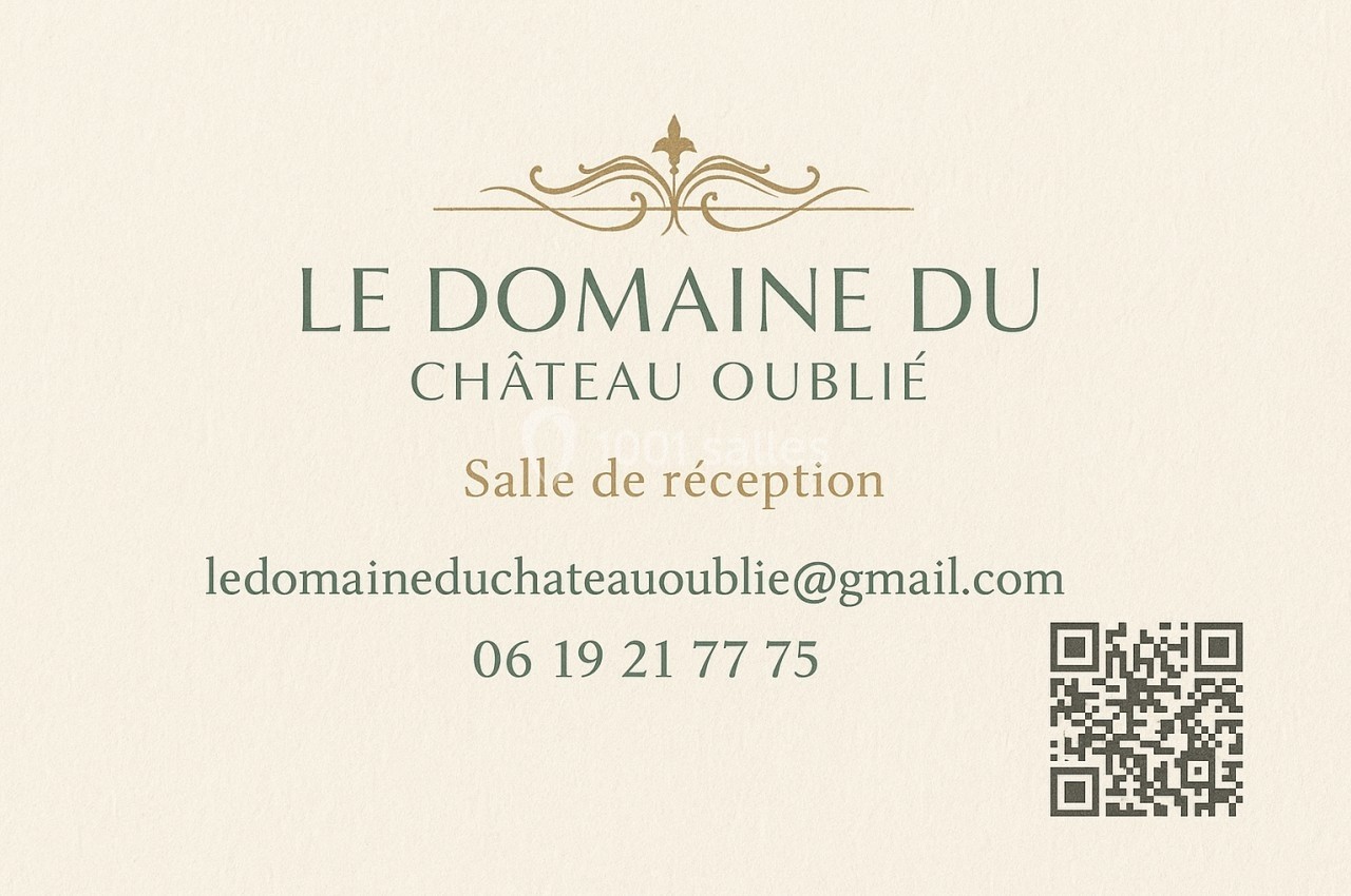 Carte de visite avec le nom ’Le Domaine du Château Oublié’, contact, QR code et mention ’Salle de réception’.