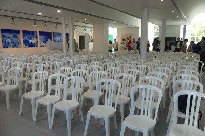 Miniature Location salle Serquigny (Eure) - La Dame Blanche #8 Plan d'étage avec numéros identifiant différentes pièces et un escalier en colimaçon au centre.