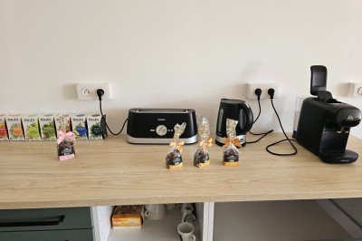 Miniature Location salle Salies-du-Salat (Haute-Garonne) - La Villa Milady #5 Façade d'un bâtiment moderne avec toit en tuiles rouges, balcons en fer forgé et enseigne ’La Villa Milady’.