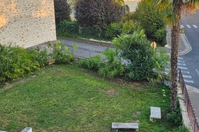 Miniature Location salle Salies-du-Salat (Haute-Garonne) - La Villa Milady #12 Façade d'un bâtiment moderne avec toit en tuiles rouges, balcons en fer forgé et enseigne ’La Villa Milady’.