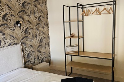 Miniature Location salle Salies-du-Salat (Haute-Garonne) - La Villa Milady #14 Façade d'un bâtiment moderne avec toit en tuiles rouges, balcons en fer forgé et enseigne ’La Villa Milady’.