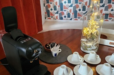 Miniature Location salle Salies-du-Salat (Haute-Garonne) - La Villa Milady #15 Façade d'un bâtiment moderne avec toit en tuiles rouges, balcons en fer forgé et enseigne ’La Villa Milady’.