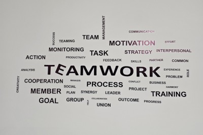 Miniature Location salle Salies-du-Salat (Haute-Garonne) - La Villa Milady #19 Façade d'un bâtiment moderne avec toit en tuiles rouges, balcons en fer forgé et enseigne ’La Villa Milady’.