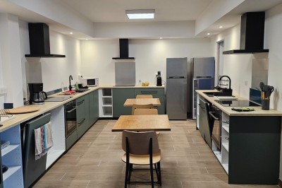 Miniature Location salle Salies-du-Salat (Haute-Garonne) - La Villa Milady #24 Façade d'un bâtiment moderne avec toit en tuiles rouges, balcons en fer forgé et enseigne ’La Villa Milady’.