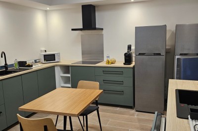 Miniature Location salle Salies-du-Salat (Haute-Garonne) - La Villa Milady #26 Façade d'un bâtiment moderne avec toit en tuiles rouges, balcons en fer forgé et enseigne ’La Villa Milady’.