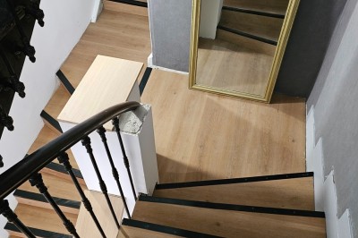 Miniature Location salle Salies-du-Salat (Haute-Garonne) - La Villa Milady #32 Façade d'un bâtiment moderne avec toit en tuiles rouges, balcons en fer forgé et enseigne ’La Villa Milady’.