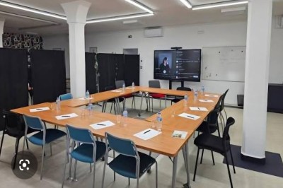 Miniature Location salle Salies-du-Salat (Haute-Garonne) - La Villa Milady #34 Façade d'un bâtiment moderne avec toit en tuiles rouges, balcons en fer forgé et enseigne ’La Villa Milady’.