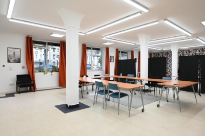 Miniature Location salle Salies-du-Salat (Haute-Garonne) - La Villa Milady #35 Façade d'un bâtiment moderne avec toit en tuiles rouges, balcons en fer forgé et enseigne ’La Villa Milady’.