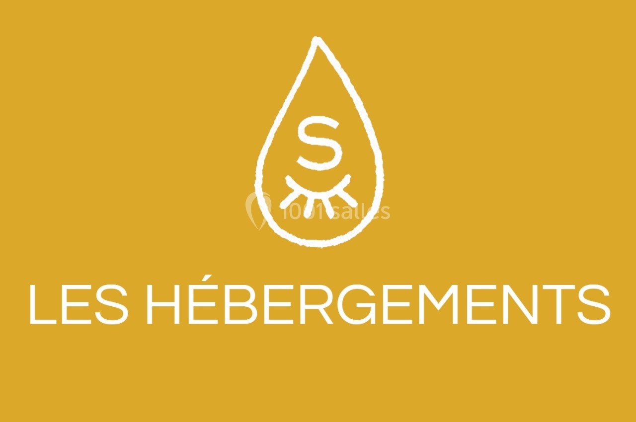 Logo avec une goutte stylisée contenant un ’S’ et des cils, accompagné du texte ’Les Hébergements’ sur fond jaune.