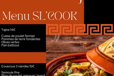 Miniature Traiteur Wingles (Pas-de-Calais) - Sl'Cook #4 Sandwich garni de saumon fumé, laitue, tomate et sauce, posé sur une table en marbre avec citron vert et herbes.