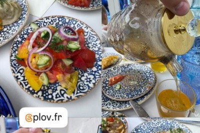 Écran de caisse avec tablette affichant un logo, et un autocollant attestant d'un niveau d'hygiène très satisfaisant.