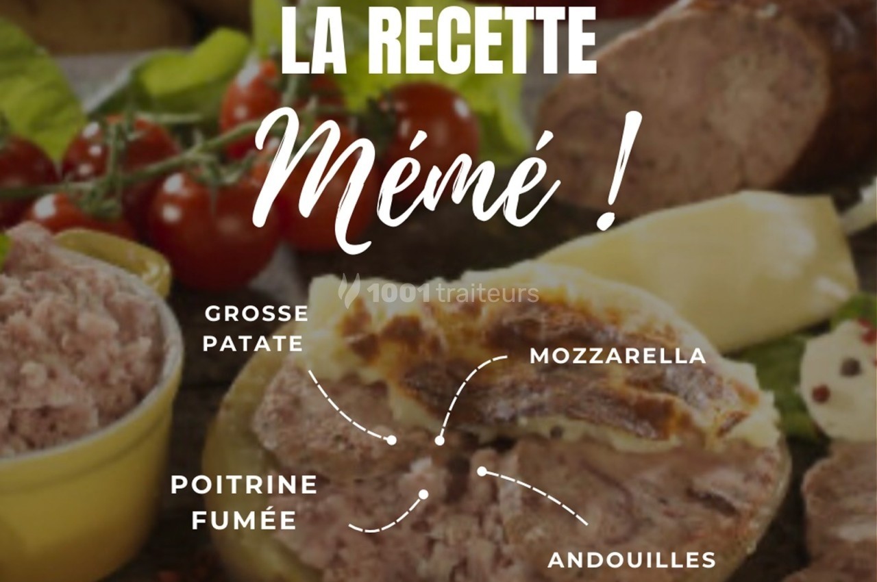 Image d'une assiette garnie de produits rustiques : andouilles, poitrine fumée, mozzarella, grosse patate et tomates cerises.