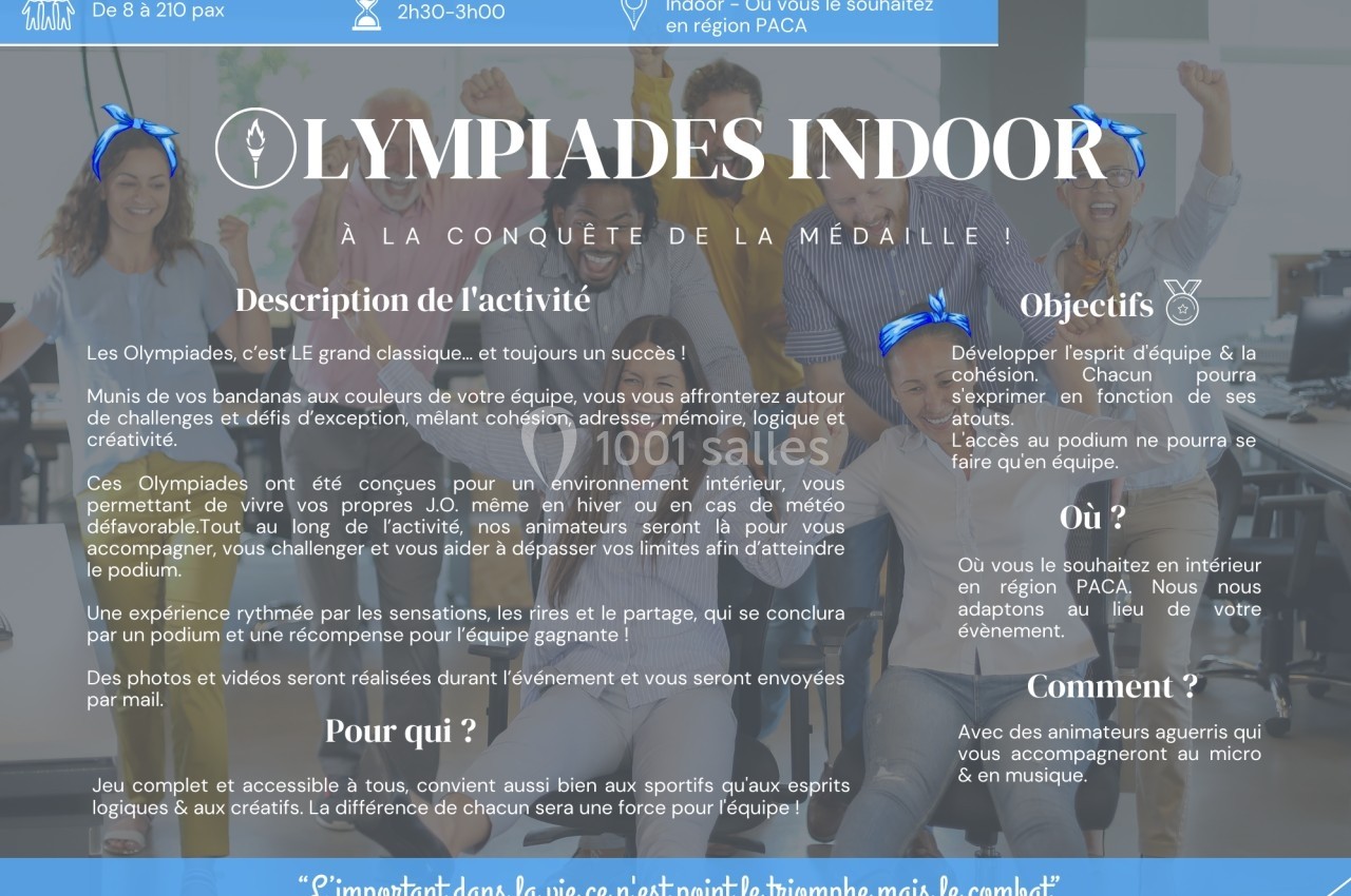 Des personnes souriantes participent à une activité d'équipe en intérieur, entourées d'éléments festifs et colorés.