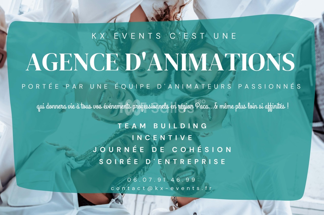 Un groupe de personnes en tenue blanche sourit et discute dans un cadre professionnel, avec du texte promotionnel superposé.