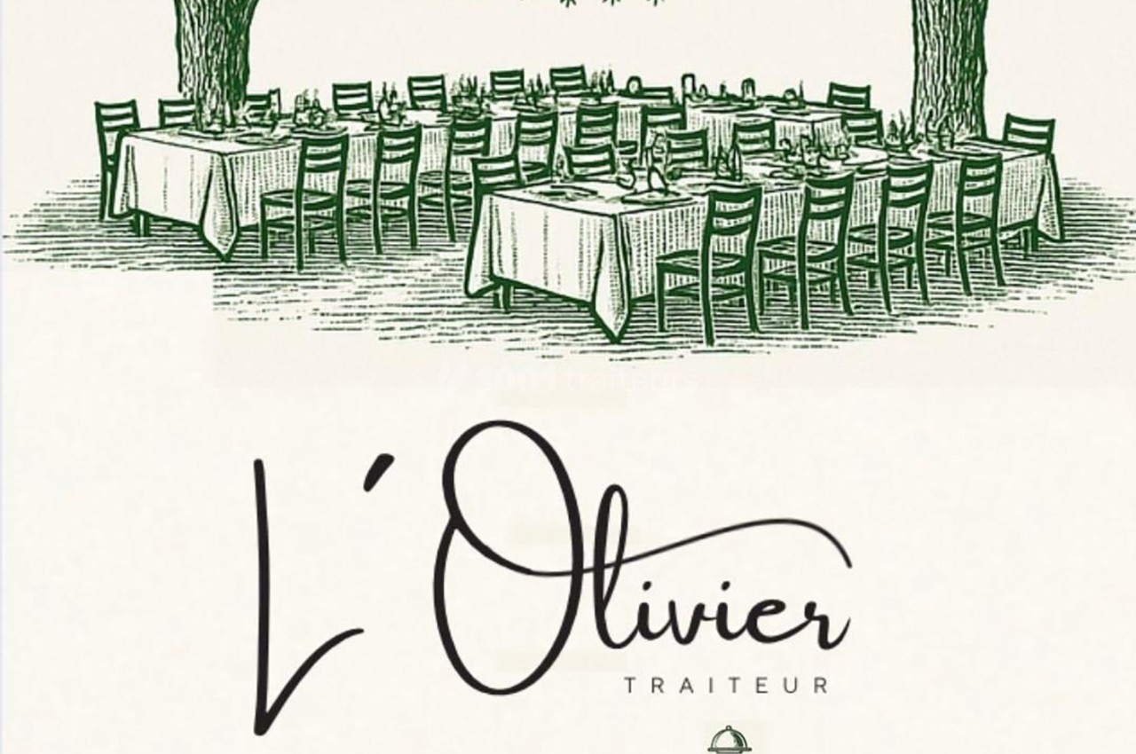 Illustration de tables dressées en extérieur sous des arbres, accompagnée du logo ’L'Olivier Traiteur’.