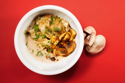 Miniature Location salle Paris 15 (Paris) - Les 2 Pianos #17 Façade d'un restaurant avec terrasse, abritée par un large store rouge, situé en bordure de rue.