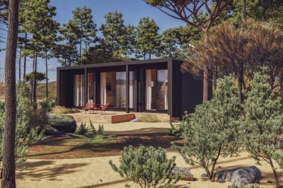 Vue aérienne d'une petite maison avec terrasse en bois, salon, chambre, salle de bain et environnement naturel autour.