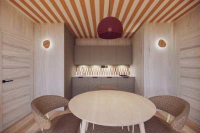 Vue aérienne d'une petite maison avec terrasse en bois, salon, chambre, salle de bain et environnement naturel autour.