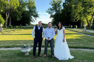 Miniature Traiteur Saint-Maur-des-Fossés (Val-de-Marne) - CDJ Traiteur #9 Plateau de mignardises composé de tartelettes aux framboises et de carrés au chocolat garnis de noix.