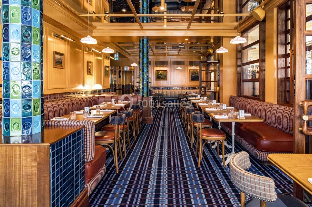 Salle Haute - Mise en place restaurant