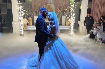 Verrines colorées et cocktails fruités disposés sur une table lors d'un événement ou d'une réception.