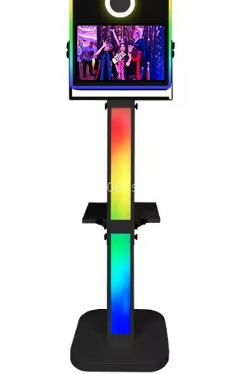 Borne photo sur pied avec écran intégré, anneau lumineux et éclairage LED multicolore.