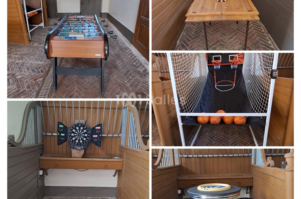 Collage de jeux d'intérieur : baby-foot, table de air hockey en bois, jeu de basket d'arcade et cible de fléchettes.