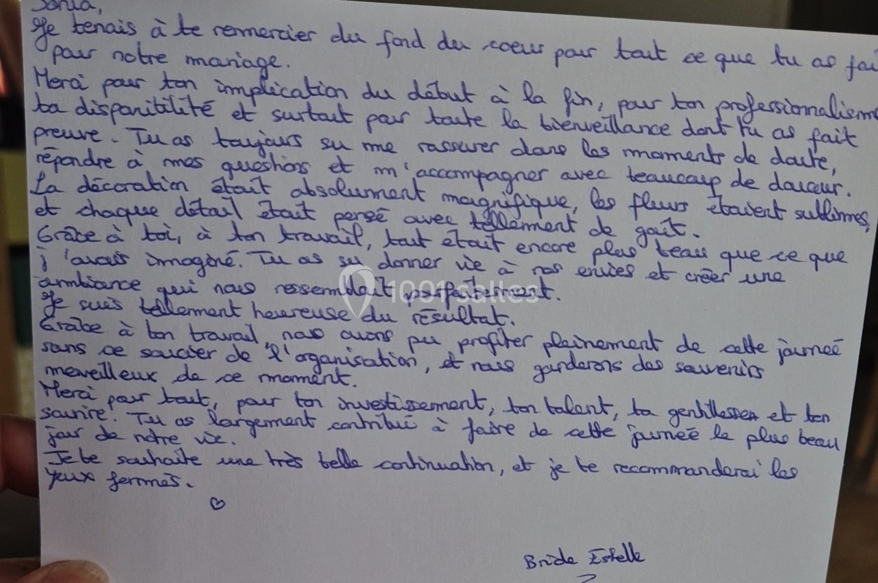 Lettre manuscrite exprimant des remerciements sincères pour l'organisation et la décoration d'un mariage.