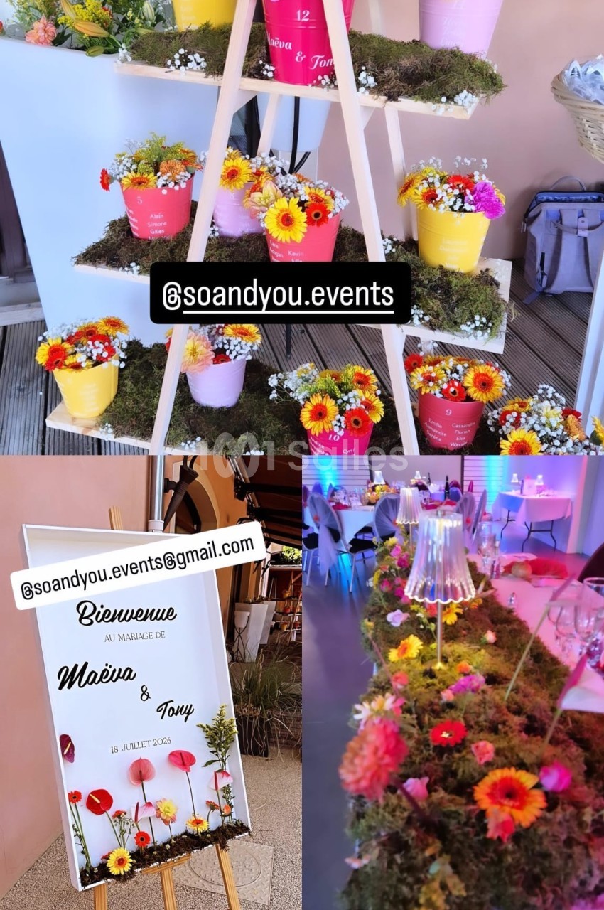 Décor floral coloré : échelle en bois garnie de seaux fleuris, panneau de bienvenue fleuri et chemin de table en mousse.